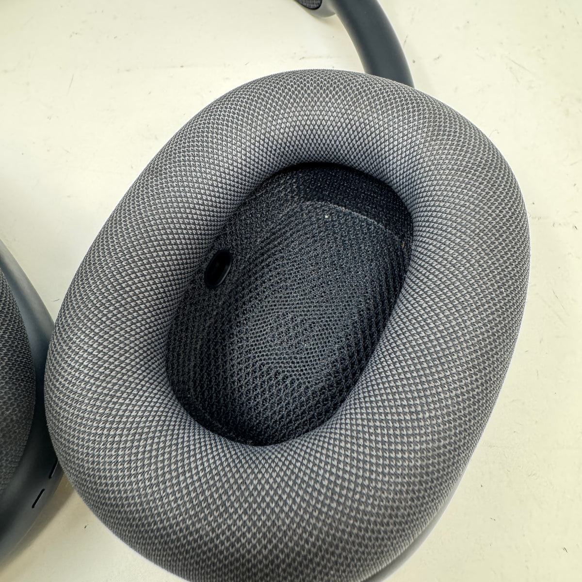 Apple AirPods Max USB-C Wireless Over-Ear Headphones Midnight MWW43ZM/A