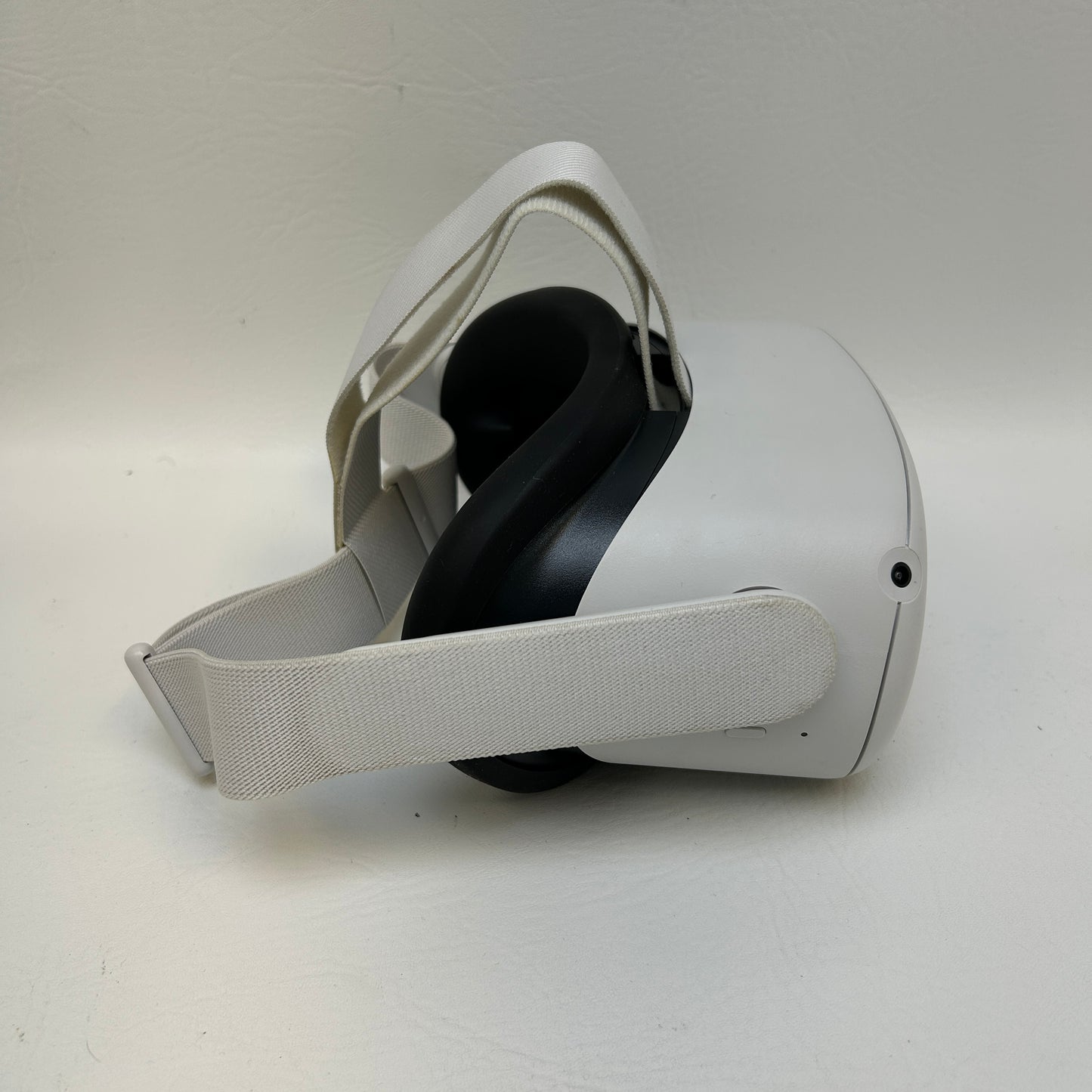 Oculus Quest 64GB Standalone All-in-One VR Headset MH-B
