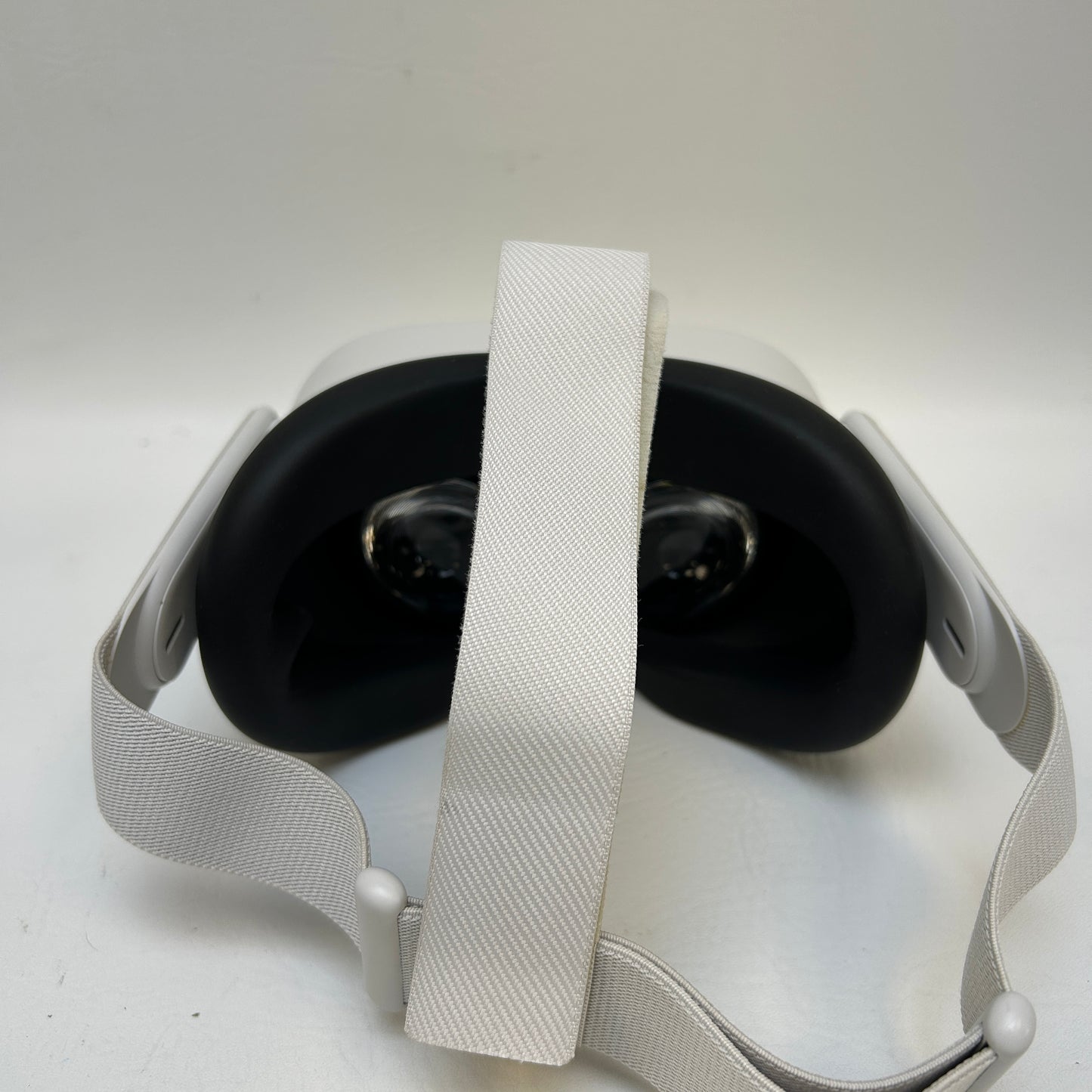 Oculus Quest 64GB Standalone All-in-One VR Headset MH-B