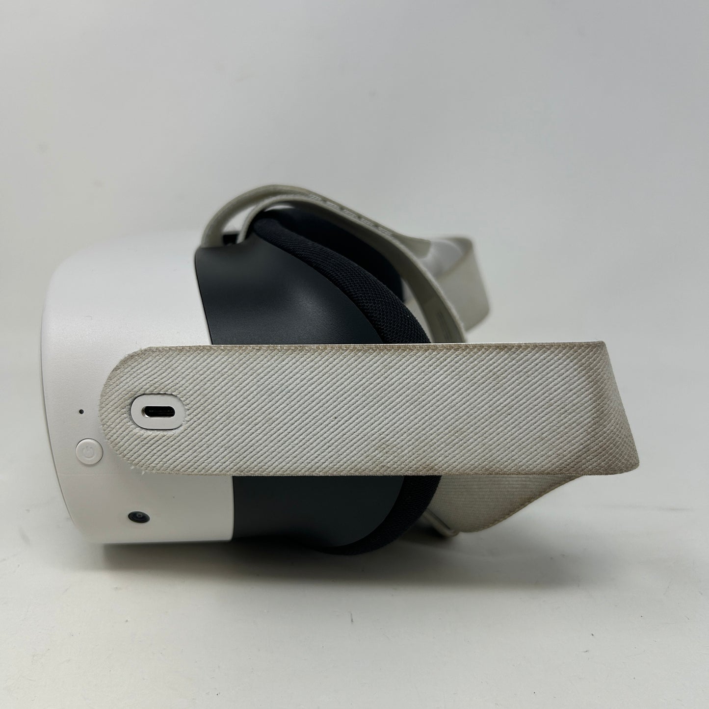 Meta Quest 3S 128GB Standalone All-in-One VR Headset P97