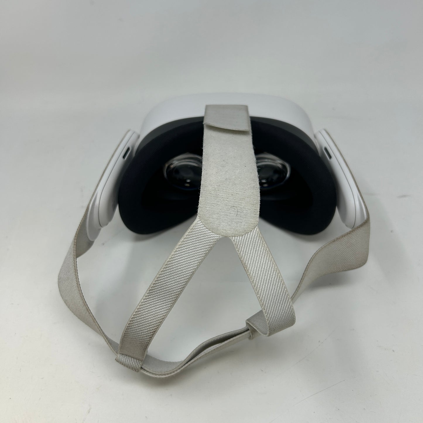 Meta Quest 3S 128GB Standalone All-in-One VR Headset P97