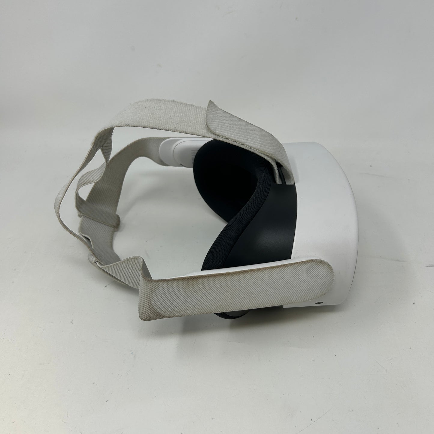 Meta Quest 3S 128GB Standalone All-in-One VR Headset P97