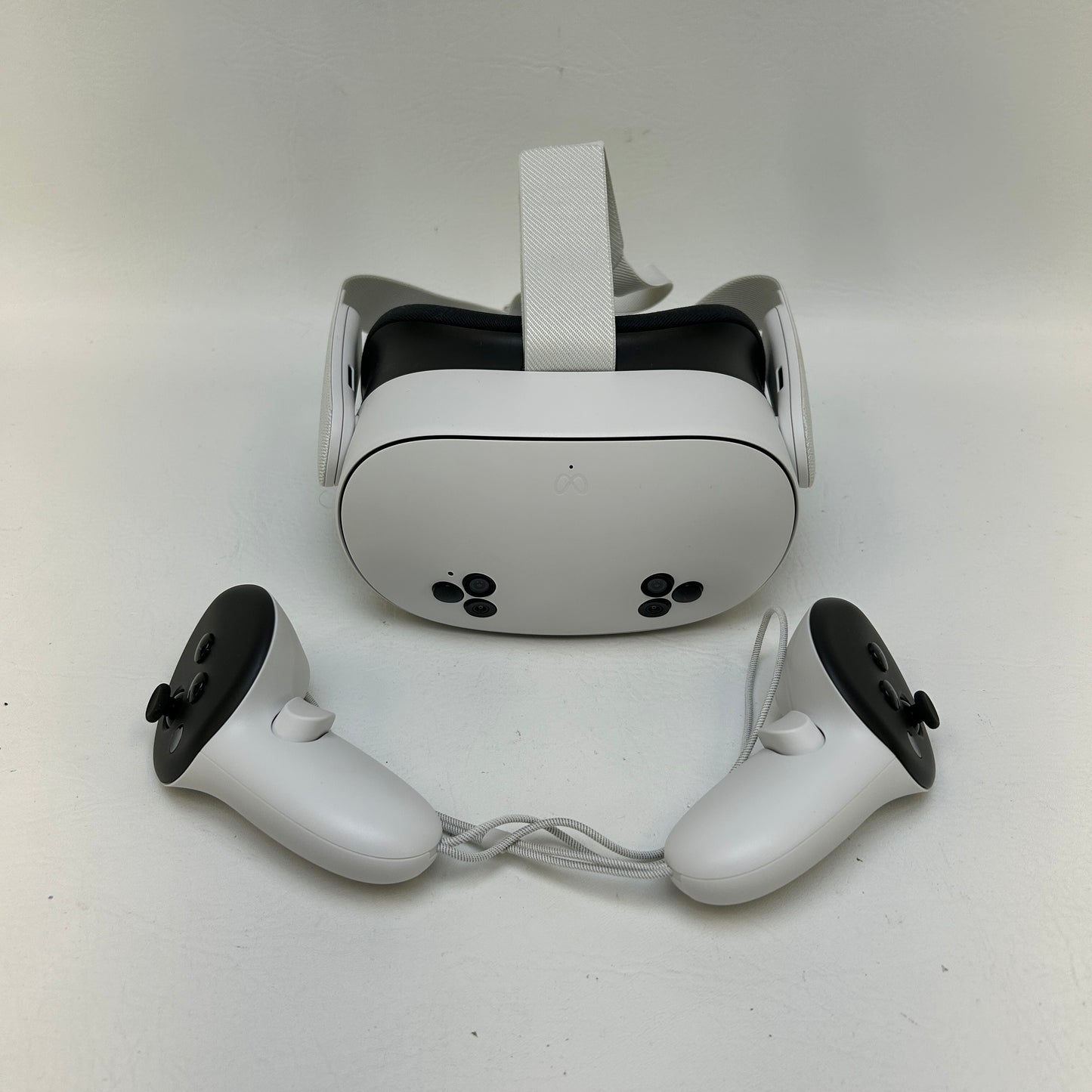 Meta Quest 3S 128GB Standalone All-in-One VR Headset P97