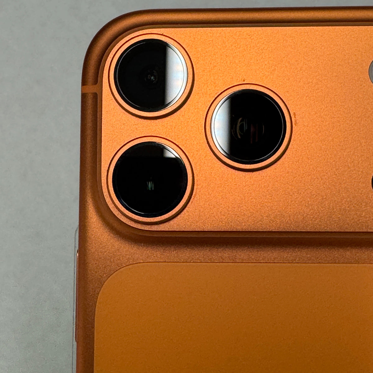 Apple iPhone 17 Pro 512GB Cosmic Orange MG7P4LL/A