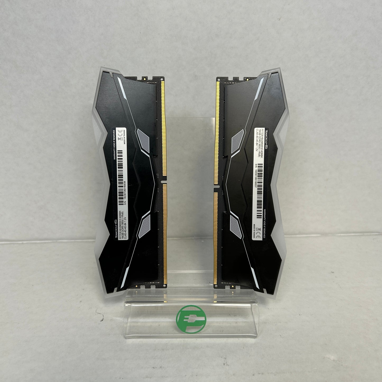 TeamGroup T-Force Delta RGB 32GB (2x16GB) RAM DDR5 5600MHz FF7D516G5600HC40BBK