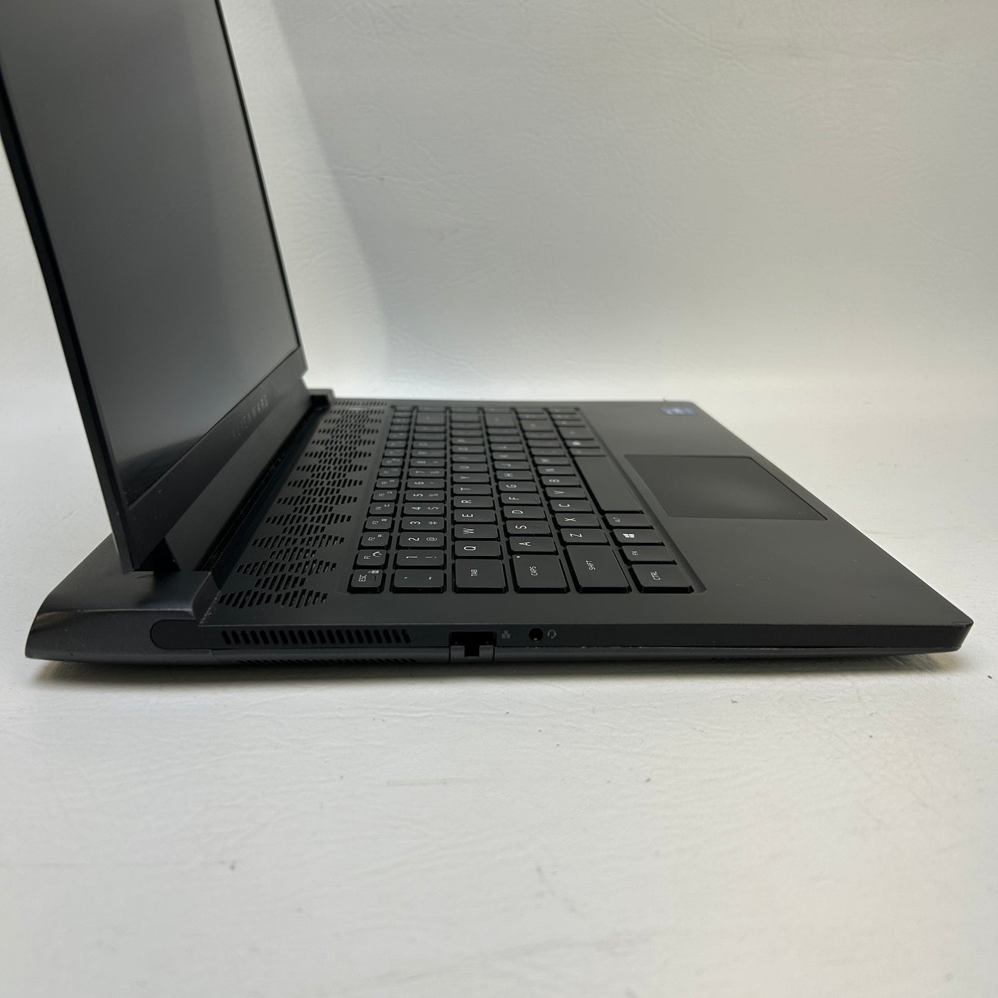 Alienware M15 R6 15.6" i7-11800H 2.3GHz 8GB RAM 256GB SSD GeForce RTX 3050 Ti