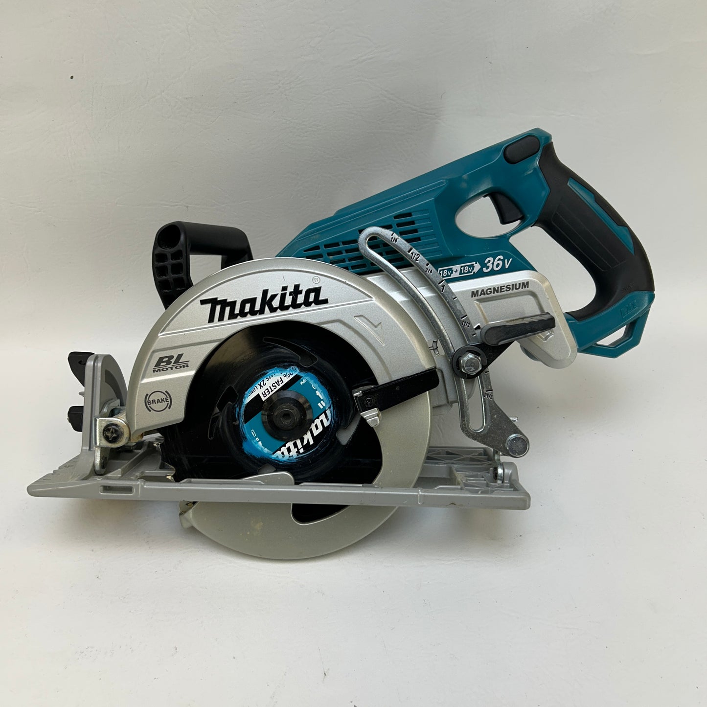 Makita XSR01 36V Brushless Cordless Rear Handle 7-1/4 in. Circular Saw