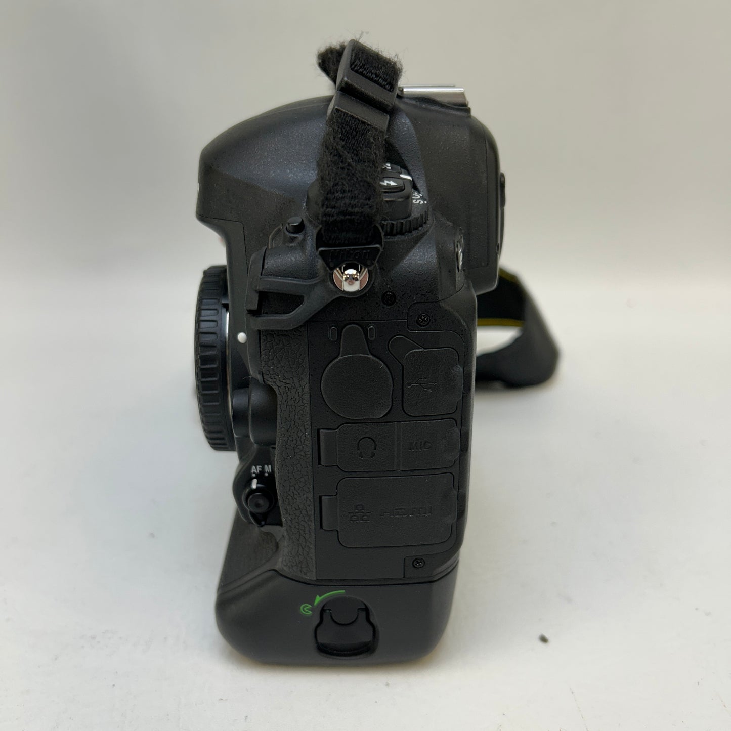 Nikon D4 16.2MP Digital SLR DSLR Camera Body
