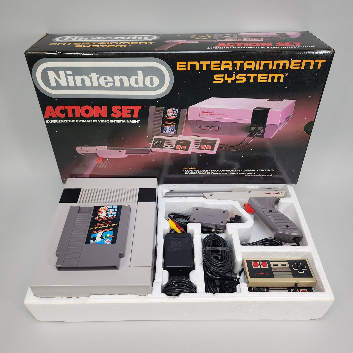 Nintendo Entertainment System NES Action Set Video Game Console NES-001 Gray CIB