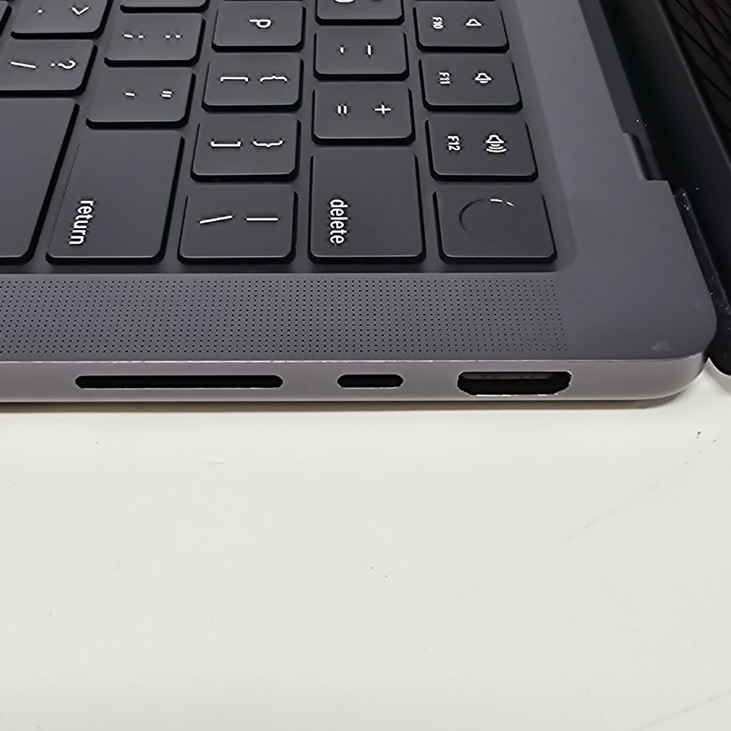 2024 Apple MacBook Pro 14" M4 Pro 20C GPU 4.5GHz 24GB RAM 1TB SSD A3401
