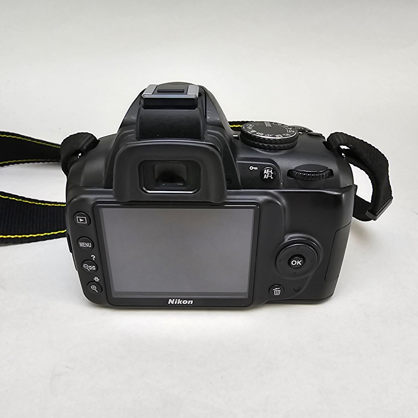 Nikon D3000 10.2MP Digital SLR DSLR Camera