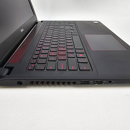 Dell Inspiron 15 5577 15.6"  i5-7300HQ 2.5GHz 8GB RAM 256GB SSD GeForce GTX 1050